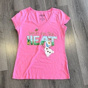 💙Disney Frozen Pink Olaf Short Sleeve Tee Whimsical Girly Playful Happy Snowman